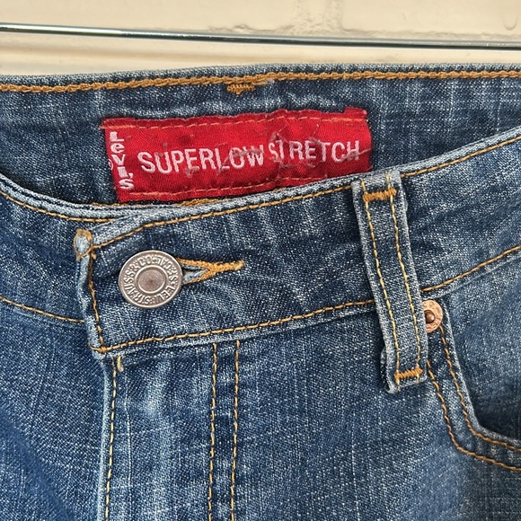 518 Levi’s Straus Superlow Stretch boot cut. 7Jr M 87% Cotton 12% Polyester (2) - Picture 2 of 6